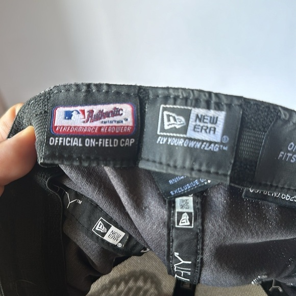 MLB NEW ERA Official On-Field Boston Red Sox World Series Champions 2013 Cap - Picture 7 of 9